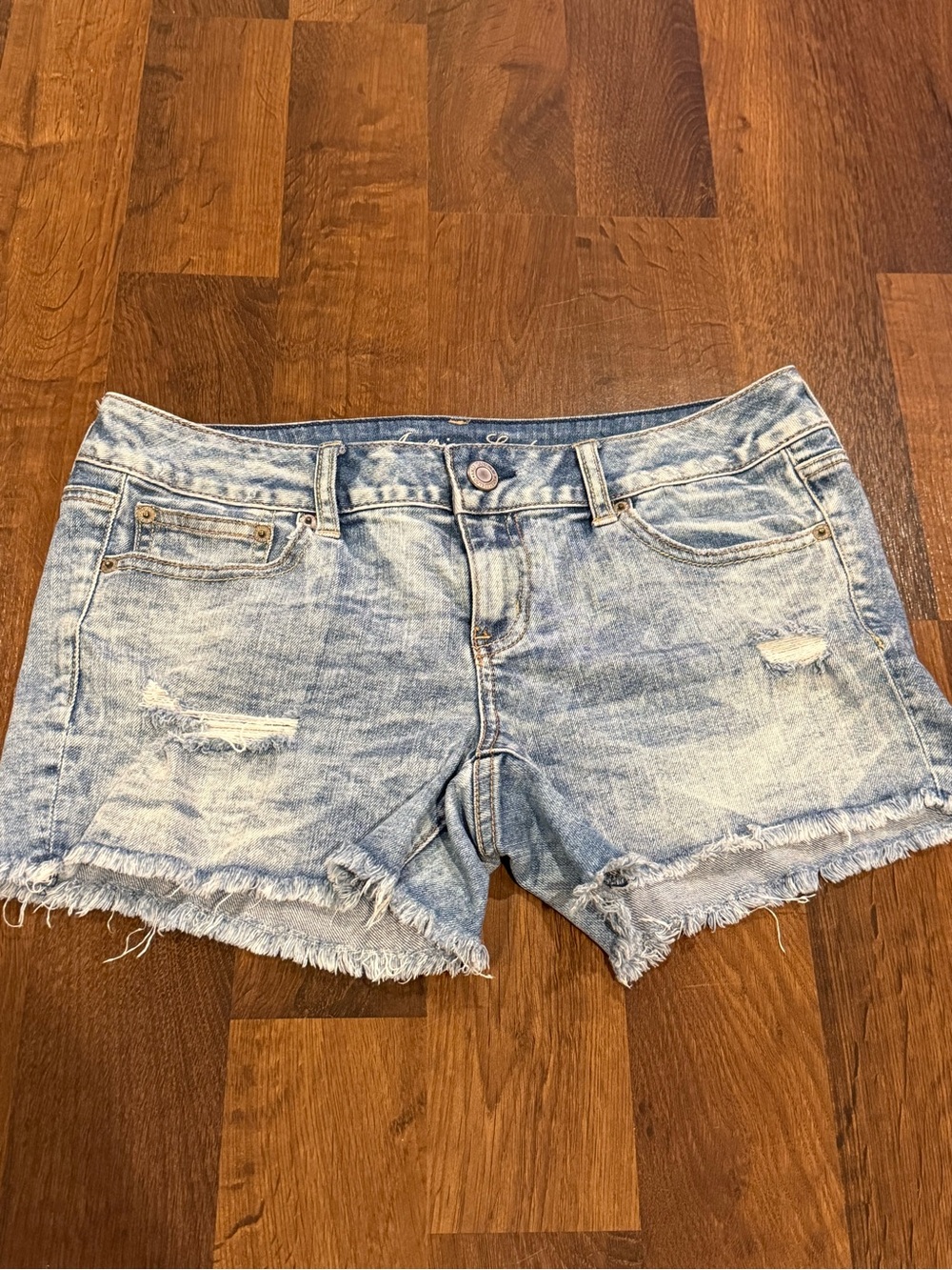 American Eagle Light Wash Distressed Denim Women’s Cutoff Shorts (size 10)